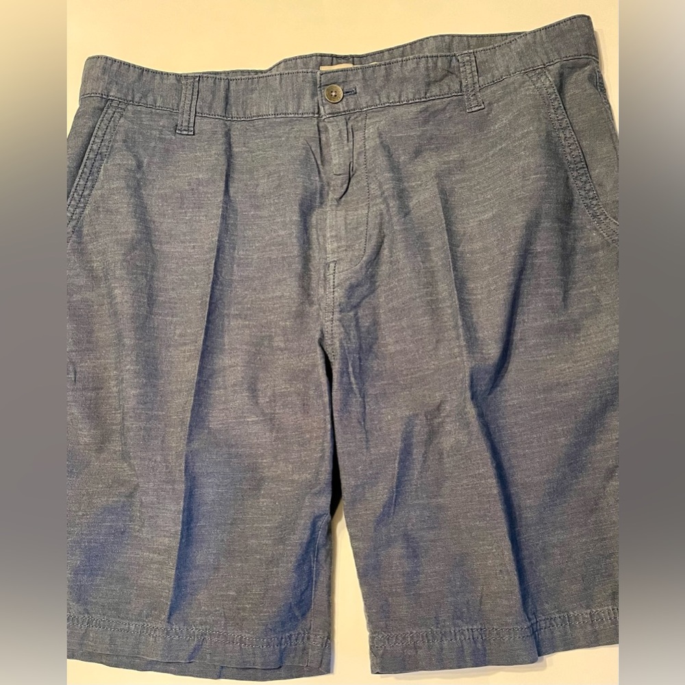 Calvin Klein men’s dress shorts - size 40 - NWOT - lightweight denim-look fabric